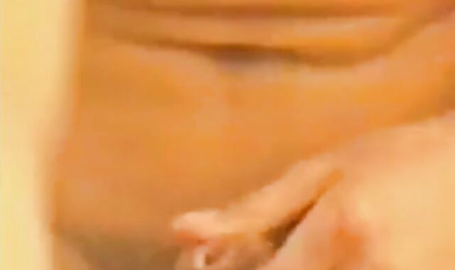 Twink Handjob auf der Wiese