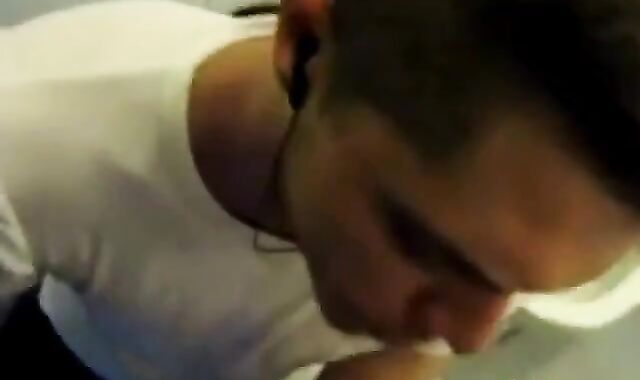 Cum-hungry guy gets a tasty treat in a public restroom