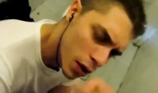 Cum-hungry guy gets a tasty treat in a public restroom