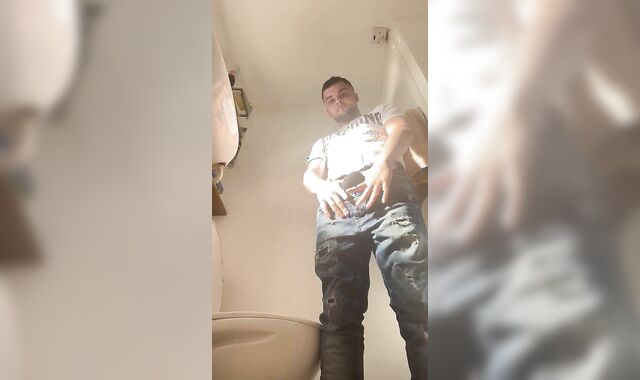 Baited straight lad wanks again for fake girl