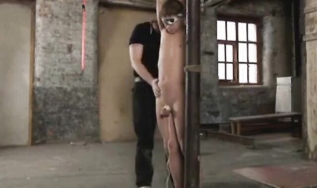 Twink's Handjob Adventure