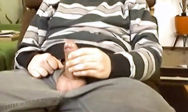 Amateur Guy Masturbates Big Cock on Webcam