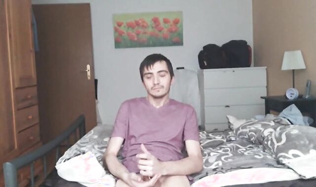 Heißer Twink-Striptease mit Handjob vor der Webcam