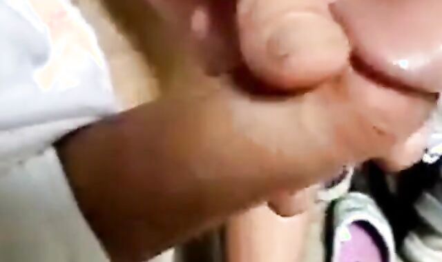 Fat Amateur Gets a Thick 5-Inch Boner