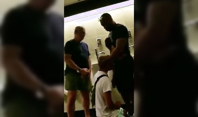 Hunk Gets Amateur Blowjob With Cum Tribute