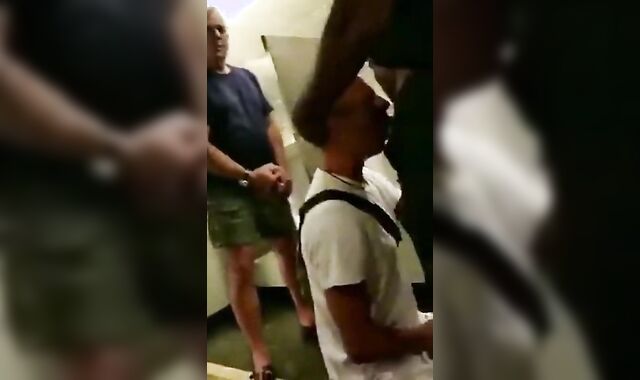 Hunk Gets Amateur Blowjob With Cum Tribute