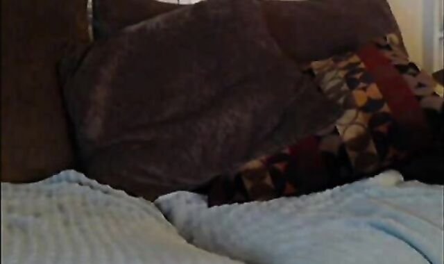 Cute Guy Gets a Blowjob and Finishes Big