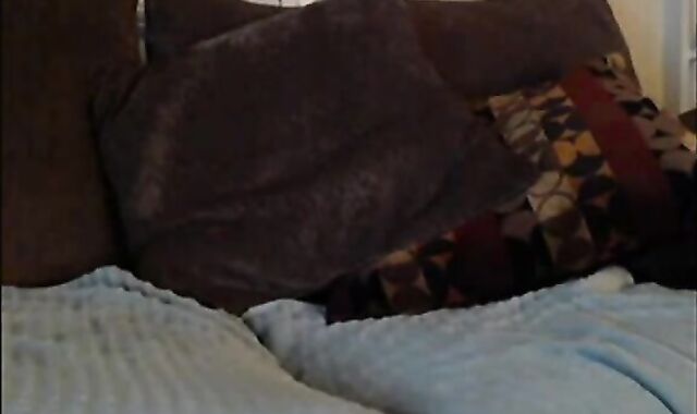 Cute Guy Gets a Blowjob and Finishes Big