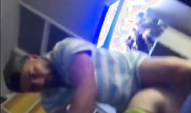 Bareback Amateur Fucks a Construction Worker