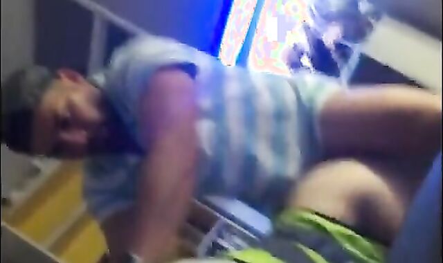 Bareback Amateur Fucks a Construction Worker