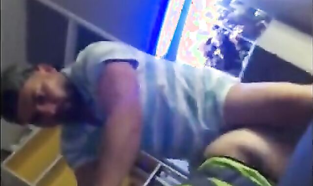 Bareback Amateur Fucks a Construction Worker