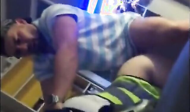 Bareback Amateur Fucks a Construction Worker