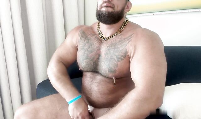 beefymuscle.com - Massive musclebear jerks off