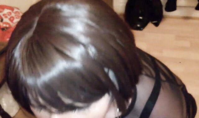 Crossdresser Eve Blows a Big Cock
