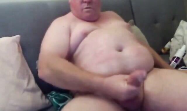 Big-Cock Daddy Bear Cums on Webcam