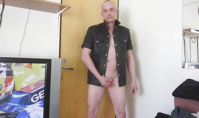 Finnish amateur gayporn model juha vantanen cum