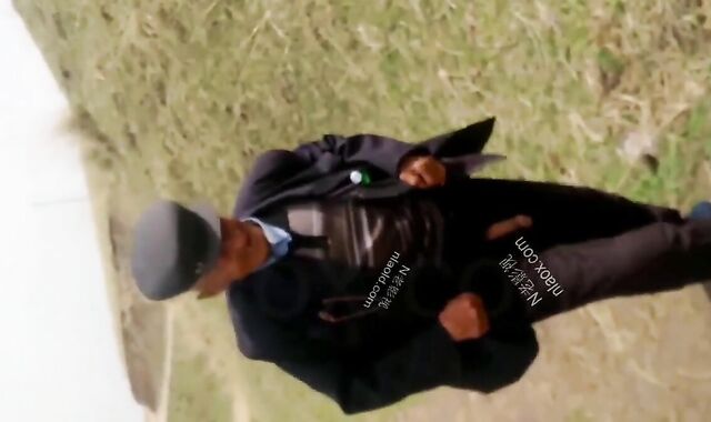 Vieil homme asiatique se masturbe en solo