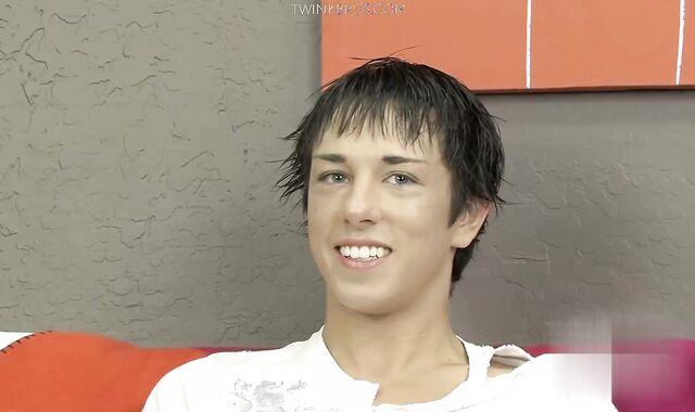 Bailey Cums To Boycrush