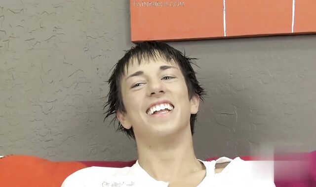 Bailey Cums To Boycrush