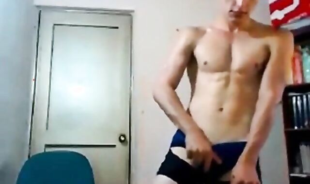 Twink Plays With His Gaping Hot Ass On Webcam