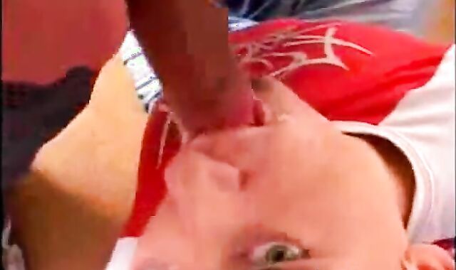 Twink's Amateur Blowjob Bukkake