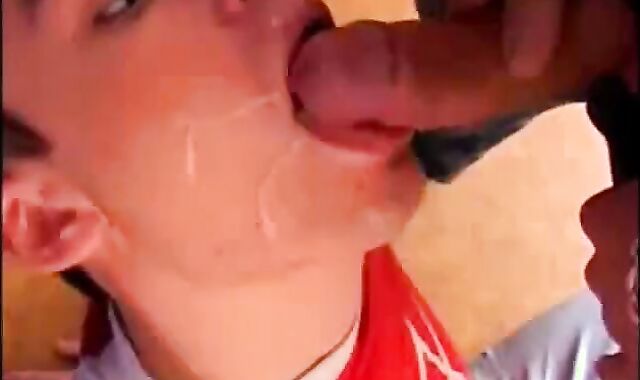 Twink's Amateur Blowjob Bukkake
