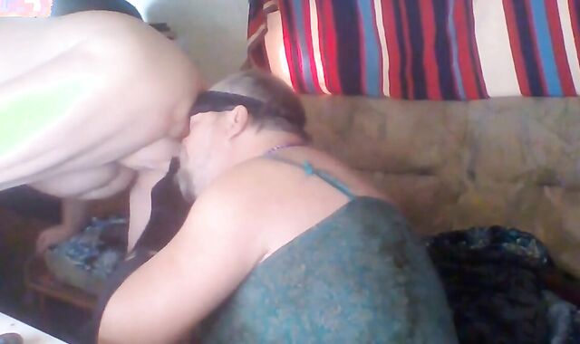 Sissy Crossdresser Blows Bear from Craigslist on Cam