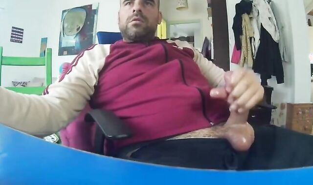 Big-Cock Bear Masturbating on Webcam