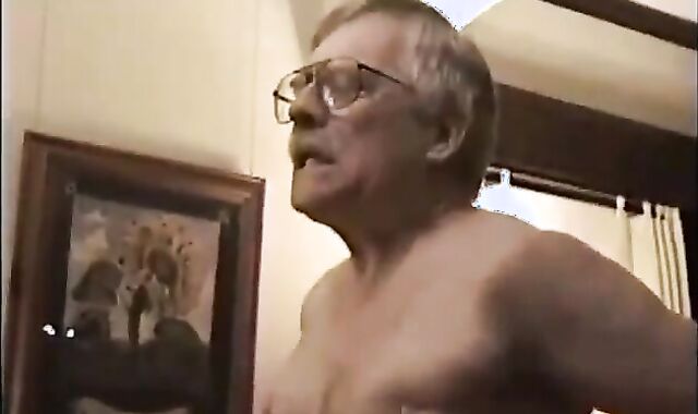 Amateur Horny Bear Daddy