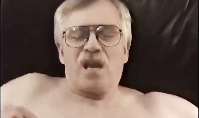 Amateur Horny Bear Daddy