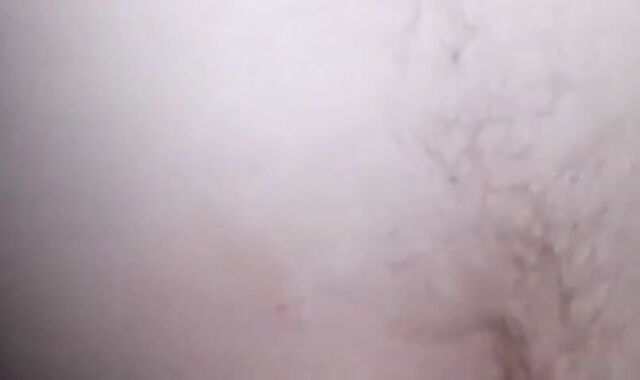 Mon pote me prend dehors et jouit dans mon cul à la webcam