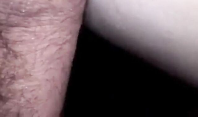 Mon pote me prend dehors et jouit dans mon cul à la webcam