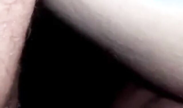 Mon pote me prend dehors et jouit dans mon cul à la webcam