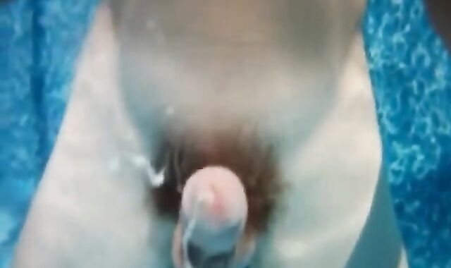 23 Massive Squirts: Amateur Underwater Adventure