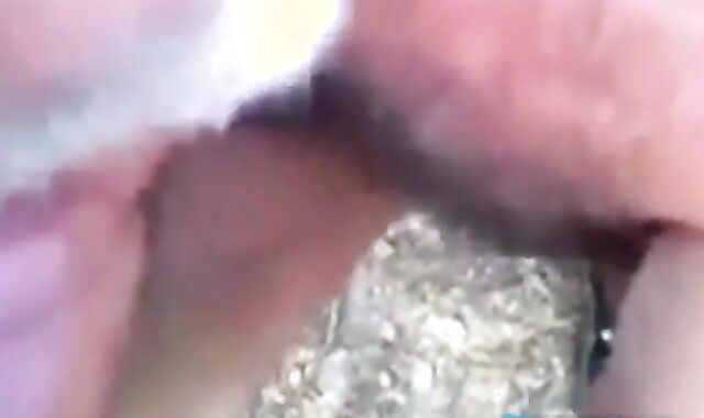 Je suce une grosse bite - partouze gay en plein air avec un ours amateur