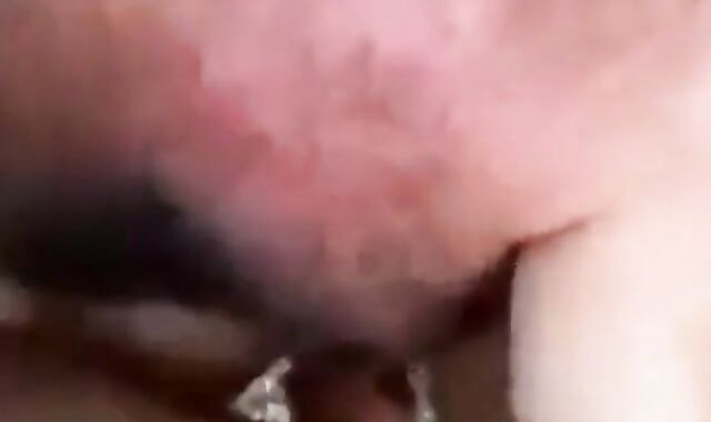 Je suce une grosse bite - partouze gay en plein air avec un ours amateur