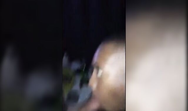 Twink chupa pau e leva mano liberal na bunda