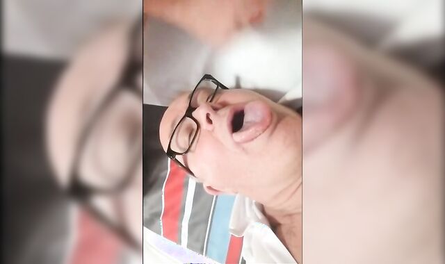 Amateur Daddy Bear Blowjob in Hotel