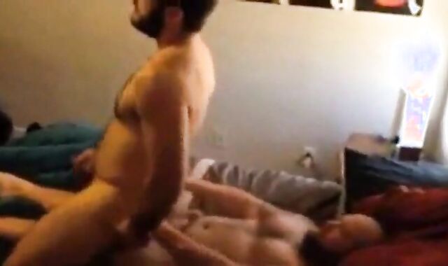 Maduros Bareback con Joven Peludo