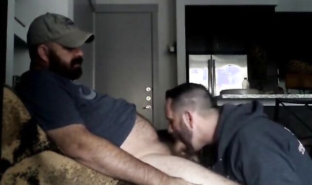 Latino Amateur Blowjob mit Cum Tribute