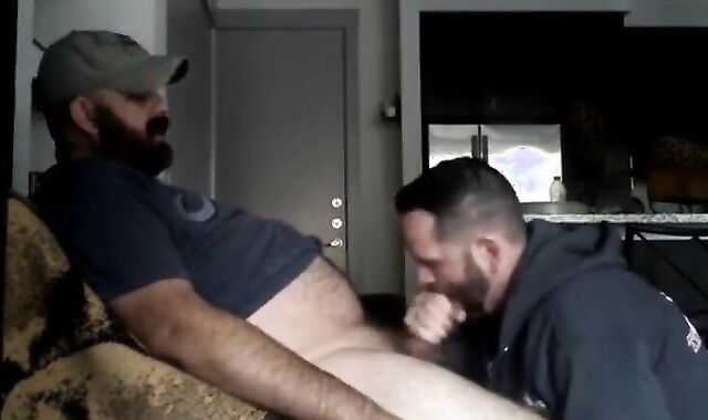 Latino Amateur Blowjob mit Cum Tribute