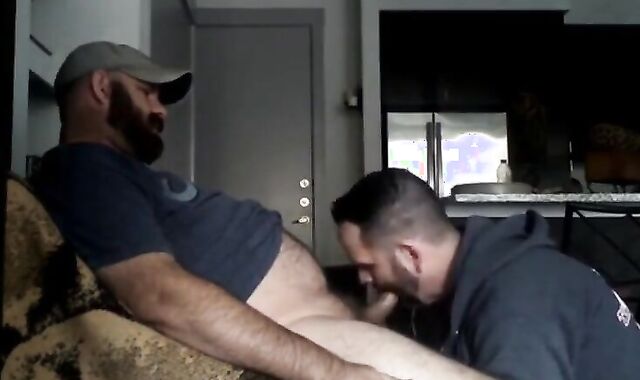 Latino Amateur Blowjob mit Cum Tribute