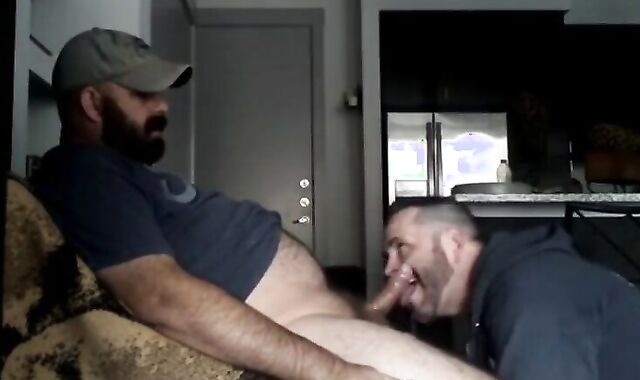 Latino Amateur Blowjob mit Cum Tribute