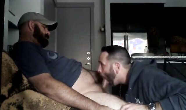 Latino Amateur Blowjob mit Cum Tribute