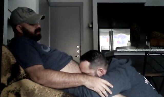 Latino Amateur Blowjob mit Cum Tribute