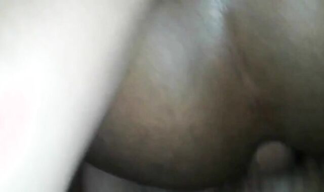 Bareback Amateur Crossdresser Takes Jamaican Cock