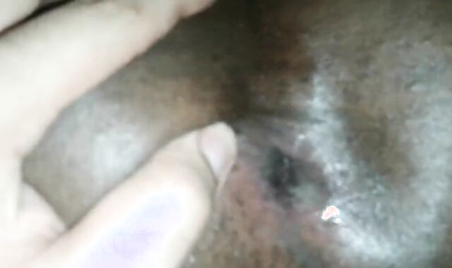 Bareback Amateur Crossdresser Takes Jamaican Cock