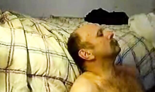 Amateur Bareback Bears Sucking and Fucking