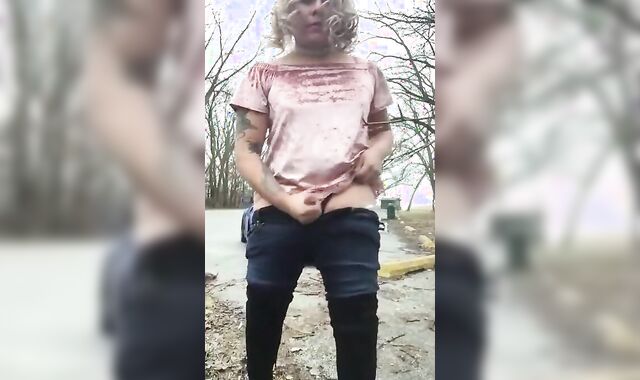 Outdoor Handjob by a Crossdressing Amateur