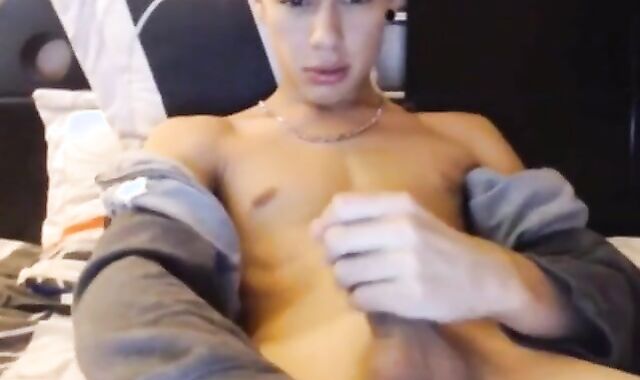 Super-Hottie Amateur Big-Cock Twink Handjob 3